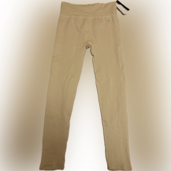 NWT gym leggings - Picture 3 of 3